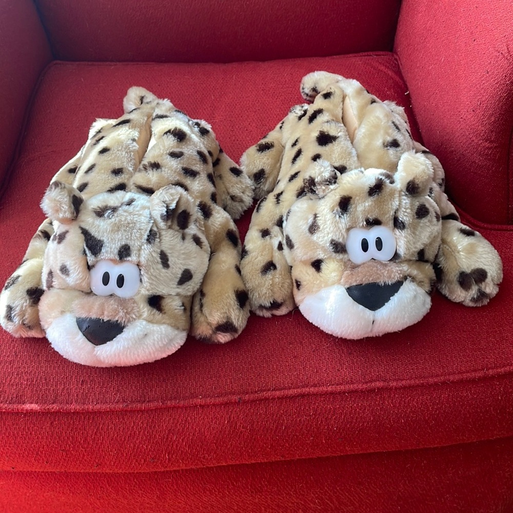 Leopard slippers. Size 7-8. Gently worn.